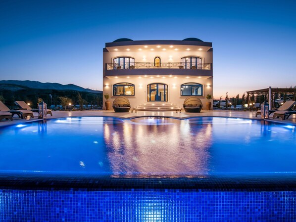 Pool - VILLA SANTORINI, WEIN DUNKLES MEER VILLEN by Interhome (Agia Pelagia)