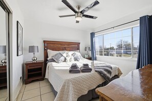 3 bedrooms, desk, iron/ironing board, WiFi