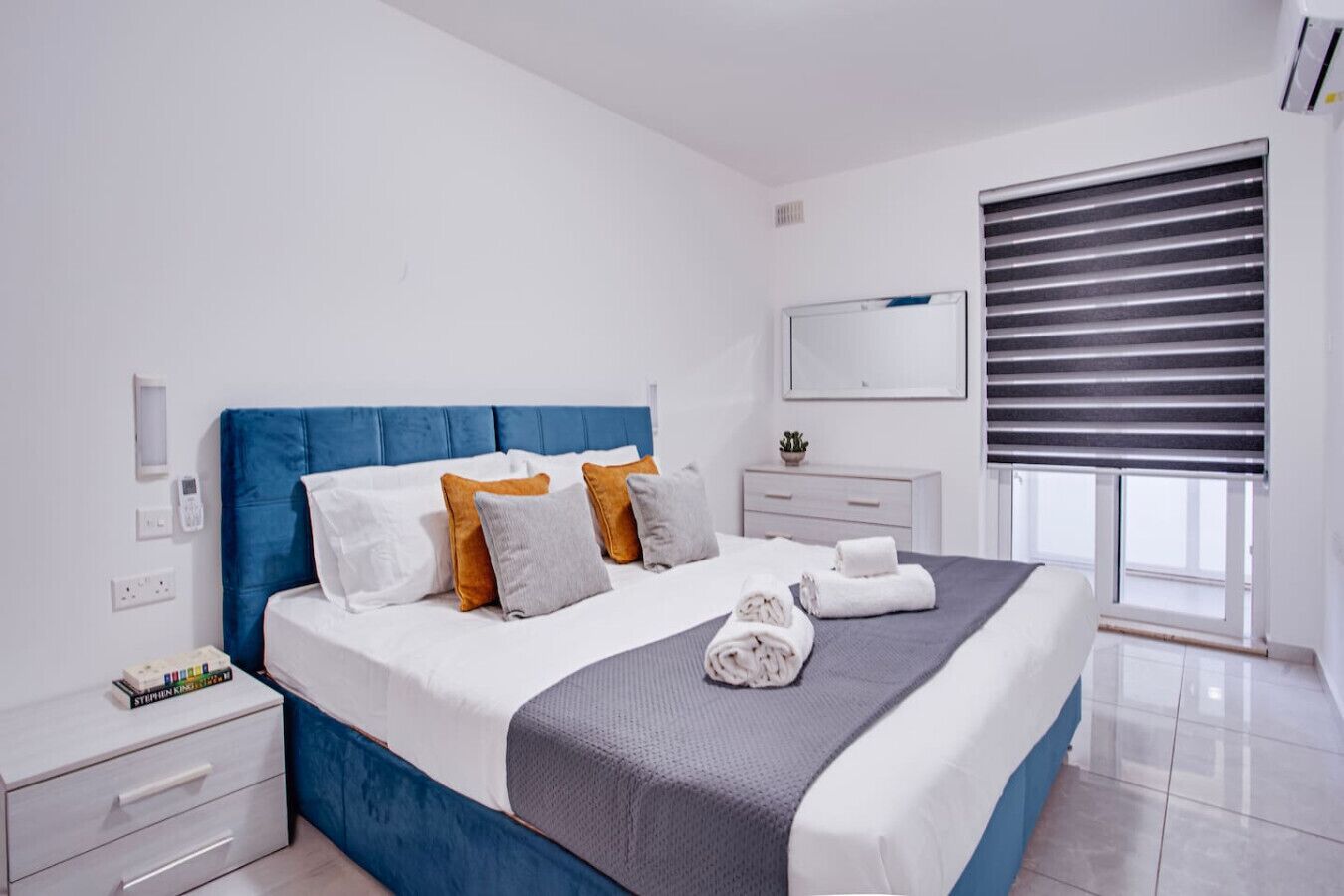 2 habitaciones, escritorio, tabla de planchar con plancha y wifi 