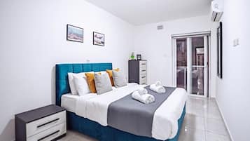 2 habitaciones, escritorio, tabla de planchar con plancha y wifi