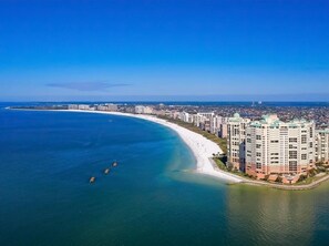 On the beach - Panoramic Gulf Views from every Window at the Luxury Cape Marco Conco (Marco Island)