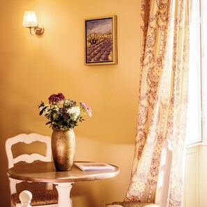 Interior - Château de la Grange Moreau - Pierre Moreau room (Vallon-sur-Gée)