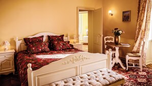 A bedroom with a bed, bedside tables, a chair, and a small table with a vase. - Château de la Grange Moreau - Pierre Moreau room (Vallon-sur-Gée)
