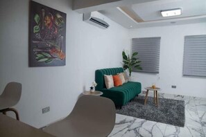 Living area - Luxury 2/3 bedrooms Duplex terrace w/ pool (Lagos)