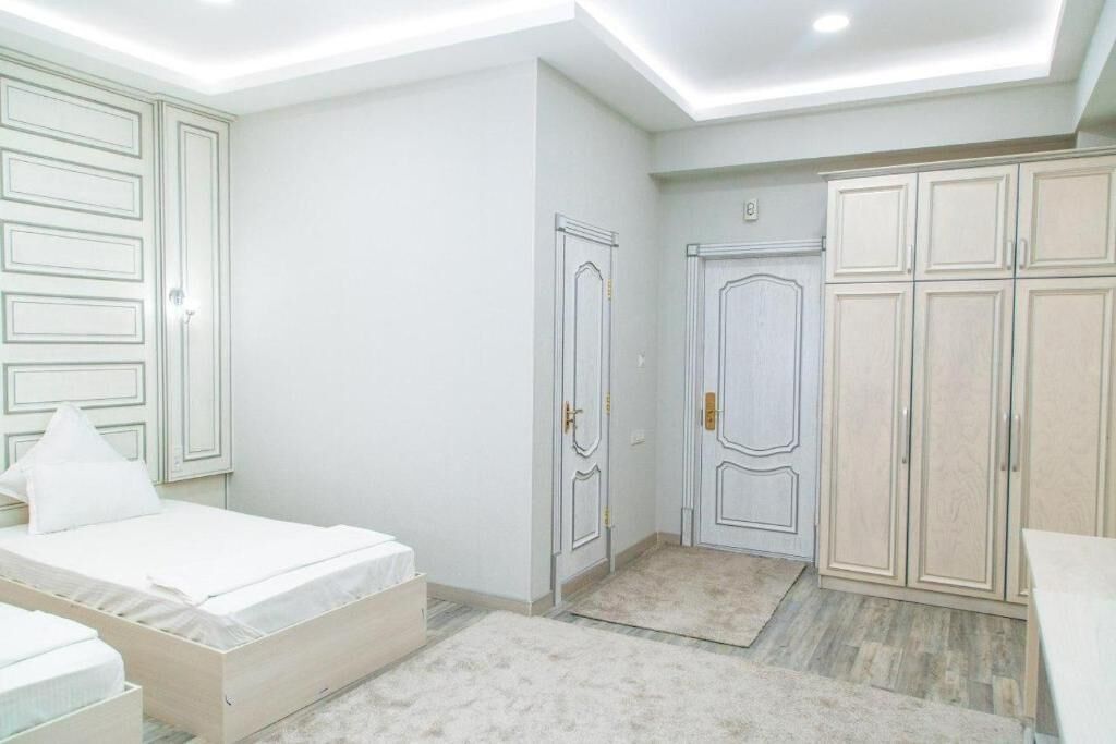 Habitación estándar con 1 cama doble o 2 individuales, balcón, vistas a la ciudad | Caja fuerte, escritorio, espacio para trabajar con un portátil