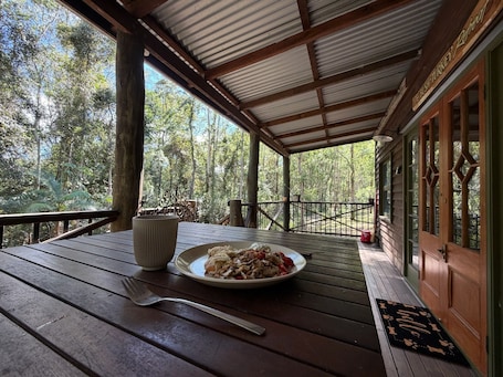 Outdoor dining. Mary River Hideaway - Bush Turkey Retreat a place to unwind surrounded by nature