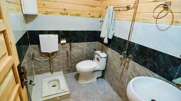 Phòng đôi, quang cảnh núi | Phòng tắm