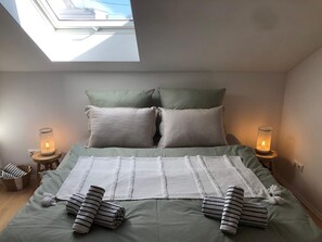 2 bedrooms, bed sheets