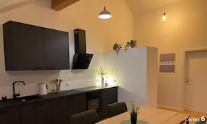 Réfrigérateur, four, plaque de cuisson, lave-vaisselle