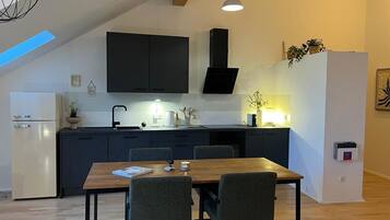 Kühlschrank, Ofen, Herdplatte, Geschirrspüler