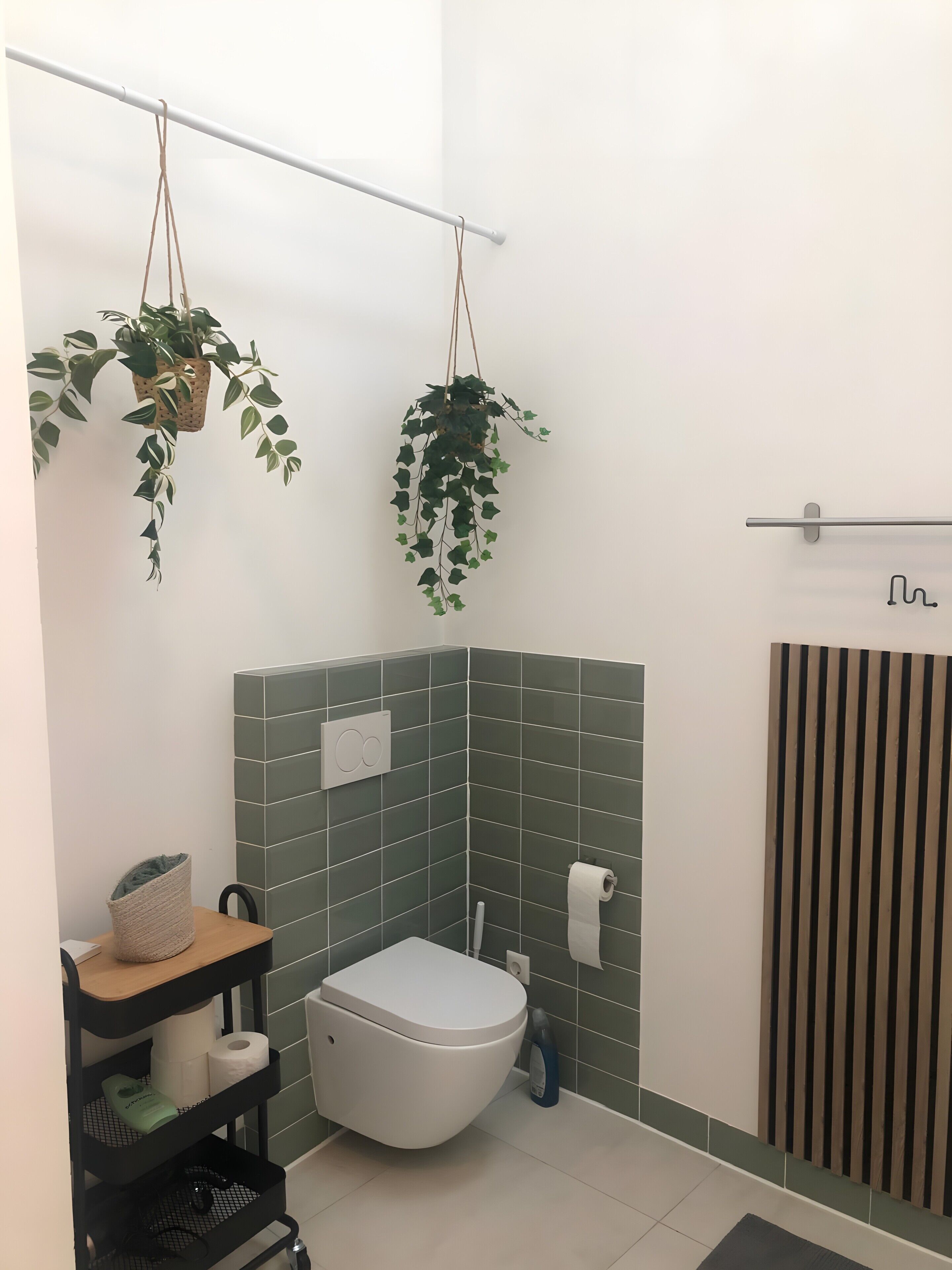 Een douche, een haardroger, handdoeken