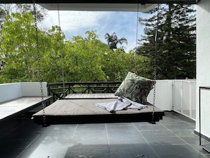 Unclassified image, 2 of 6, button