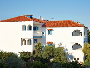 Exterior - Wohnung in Kallithea mit Garten und Terrasse by Interhome (Drepano)