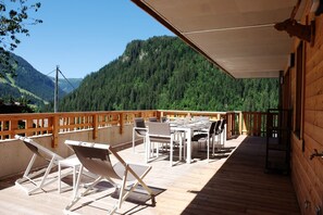 Outdoor dining - Apartment 'Les Loges Blanches 101' with Wi-Fi (Châtel)