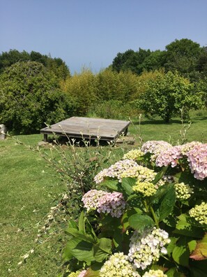 Property grounds - Gite. Sea on the horizon and serene Japanese garden, weekly rental (La Hague)