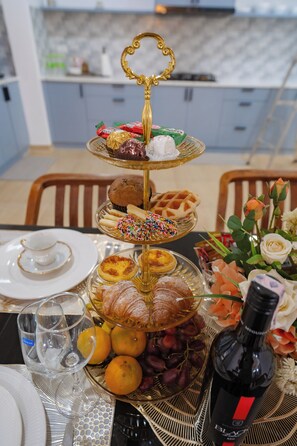 Basic Villa, Balcony | Dining - 86 68 Rawai Bliss 5BR Private Pool Villa (Rawai)