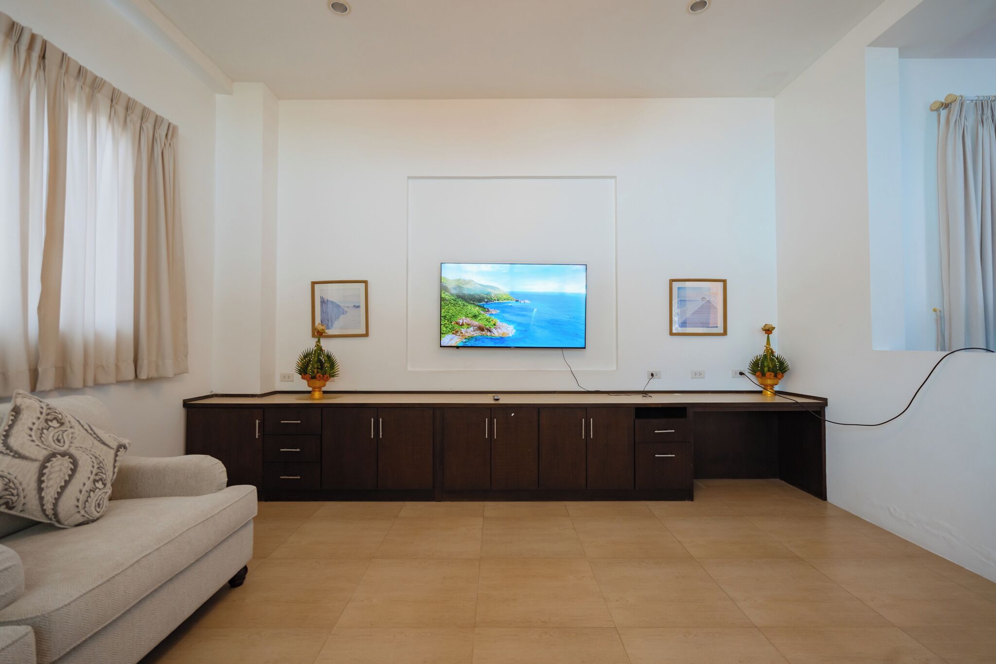 Basic Villa, Balcony | Living area