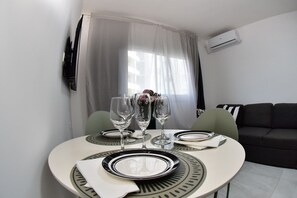 Dining - 2-bedroom Luxury apartment On The Sea Bat Yam (Bat Yam)