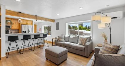 Downtown Loft Retreat next to Payette Lake, Ice Cream Alley, and all things McCall