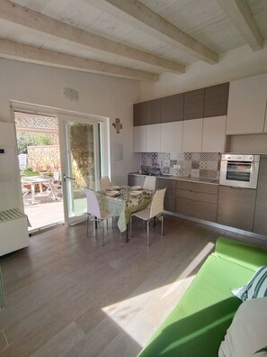 Unclassified image, 4 of 19, button - Villino degli Ulivi - Bergeggi (Bergeggi)