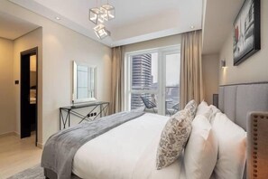Luxury Apartment, Balcony, City View - Vogue | Mon Reve Downtown near Dubai Mall | Burj Khalifa (Dubai)