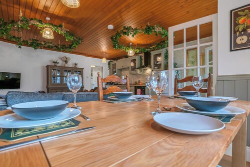 Pools Cottage 7 - Gardeners Cottage