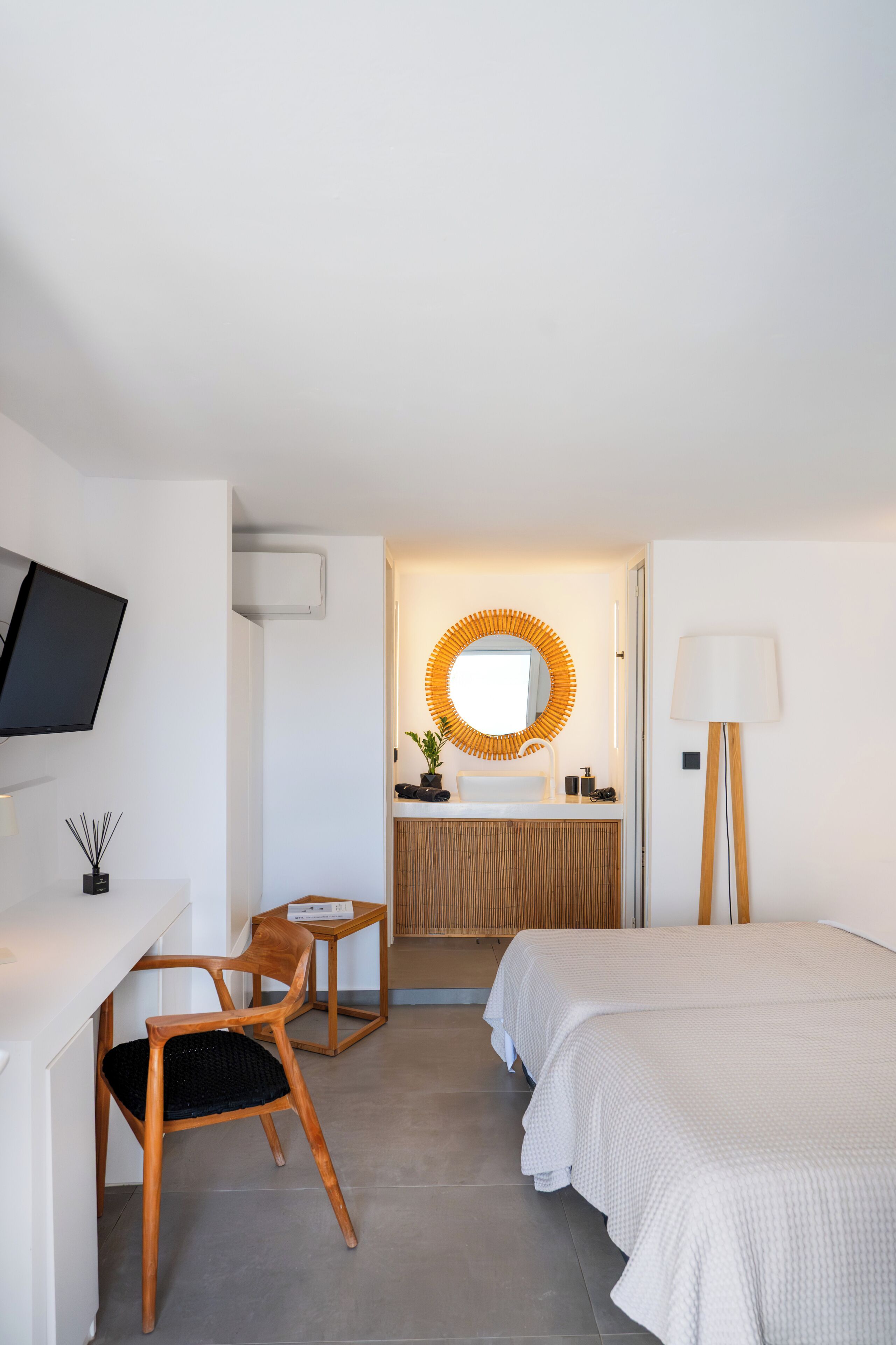 Comfort Studio | In-room safe, free WiFi, bed sheets