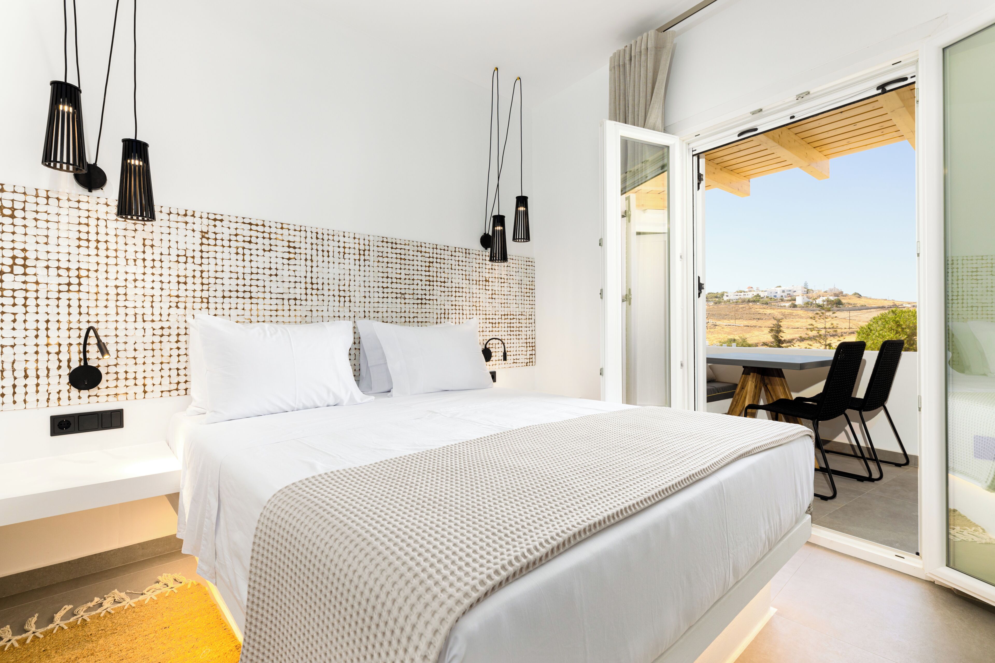 Superior Apartment, 1 Bedroom, Kitchenette, Mountain View | In-room safe, free WiFi