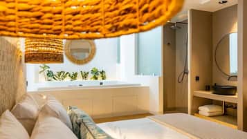 Maisonette with ensuite jacuzzi | Jetted bathtub