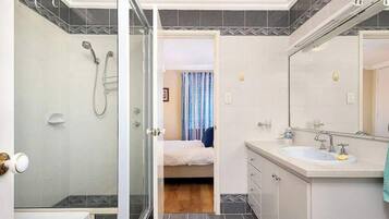 Shared Dormitory, 1 Bedroom | Bathroom