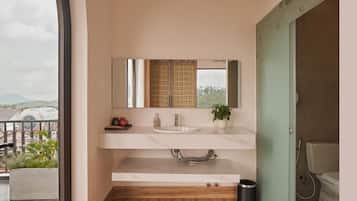 Suite, fjellutsikt | Bad | Dusj, hårføner, håndklær og såpe