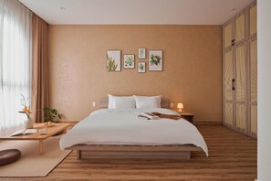 Deluxe tweepersoonskamer, uitzicht op bergen | Een minibar, een bureau, gratis wifi, beddengoed