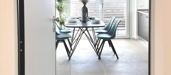 Cocktail Sarnico Color Suites •Garage -Self check-2 min. from the lake and downtown