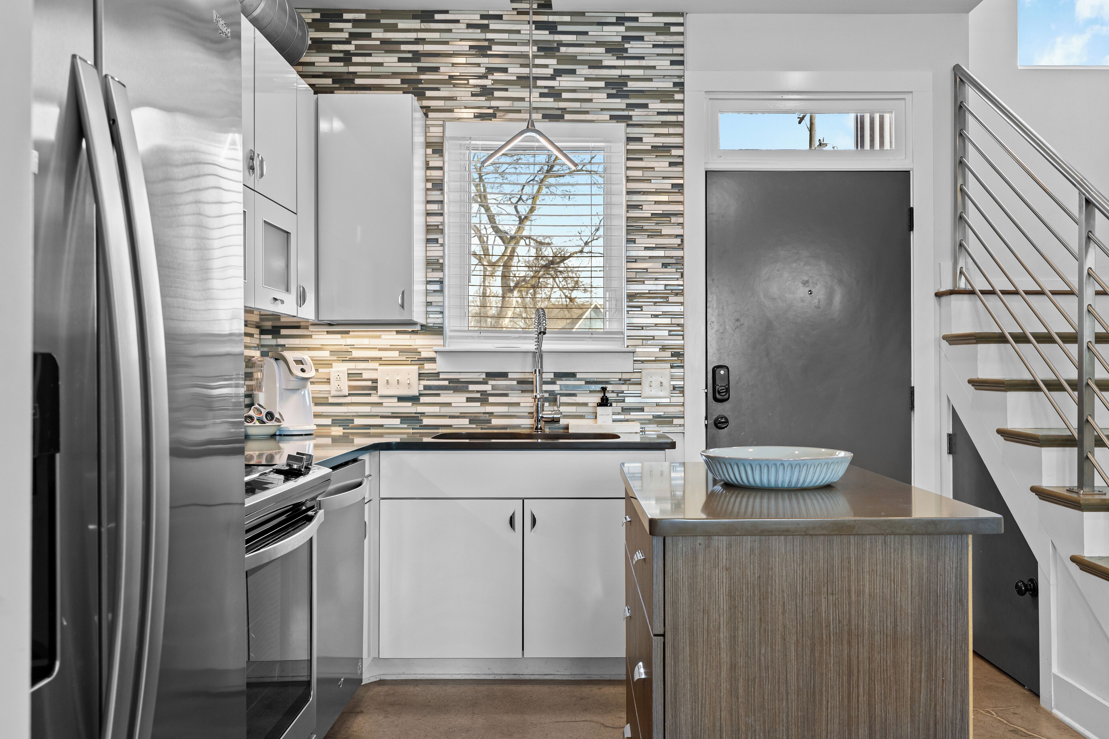 Geladeira, micro-ondas, fogão, cooktop