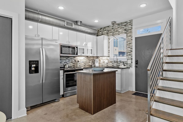 Fridge, microwave, oven, stovetop - New! The Skyline Stage / 10 min to Broadway! (Nashville)