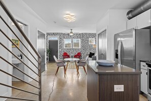 Unclassified image, 3 of 36, button - New! The Skyline Stage / 10 min to Broadway! (Nashville)