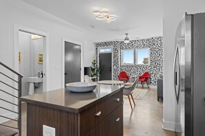 Unclassified image, 5 of 36, button - New! The Skyline Stage / 10 min to Broadway! (Nashville)