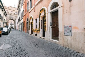 Exterior detail - Saint Peter view, Palline Apartment (Roma)