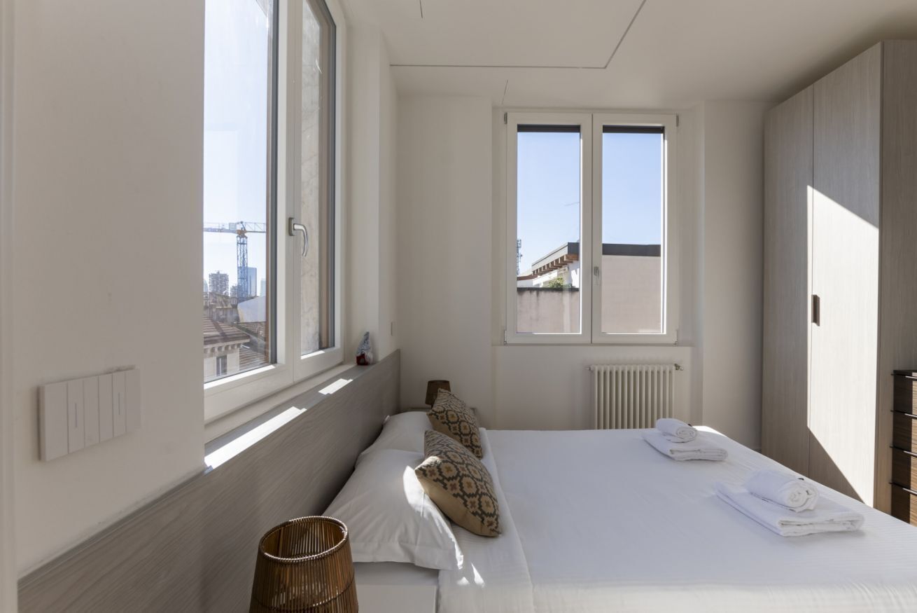 2 間睡房、熨斗/熨衫板