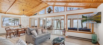 Holiday availability! Expansive Lakefront home, 300 Ft of Private Beach, Top Amenities!