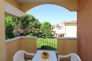 Outdoor dining - Lovely apartment by the beach (Bibione)