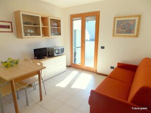 TV - Inviting apartment close to the beach in Grado (Grado)