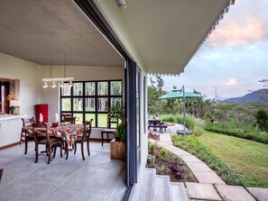 Outdoor dining - Mussaenda-Hütte by Interhome (Cap Malheureux)