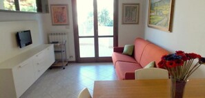 TV - Holiday home in Grado close to the beach (Grado)