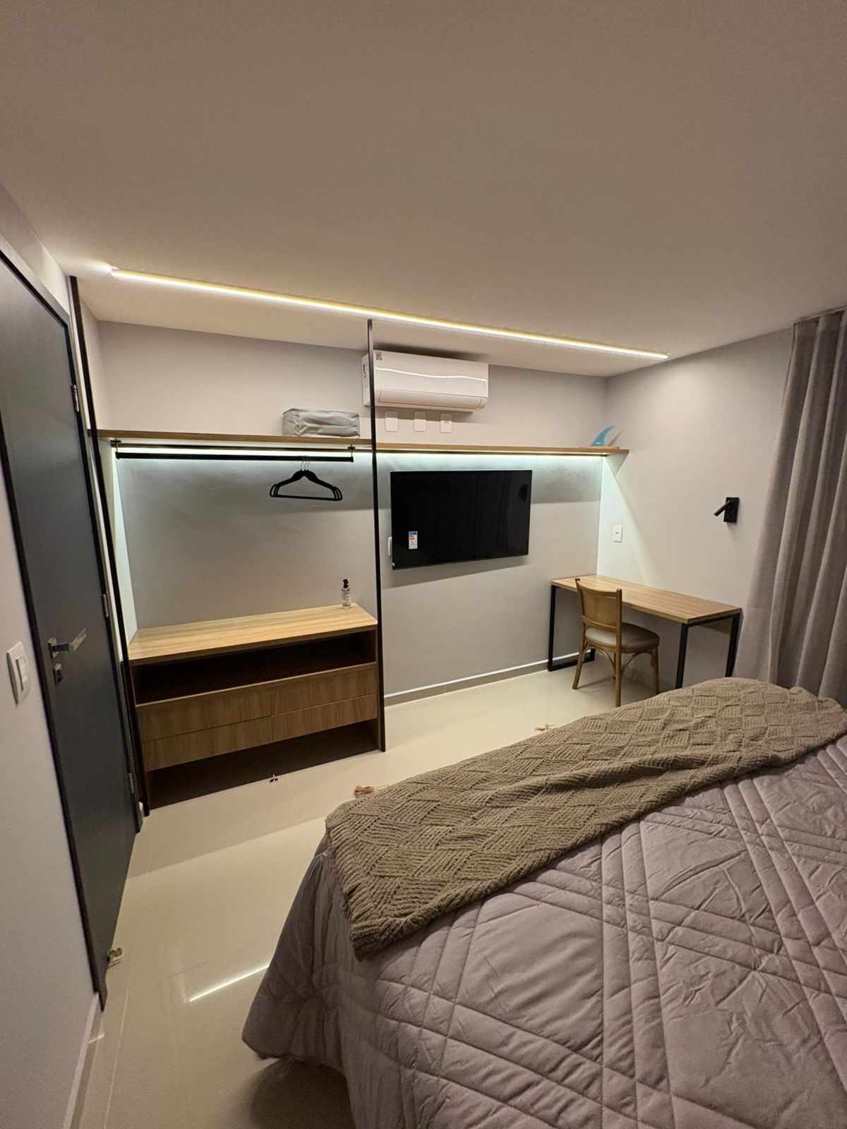 5 habitaciones, tabla de planchar con plancha y acceso a internet 