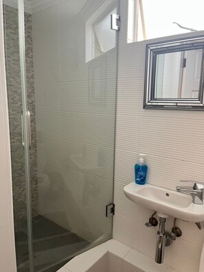 Unclassified image, 5 of 19, button - Waterfront Luxury 3BR Condo in Westmoorings (westmoorings by the sea)