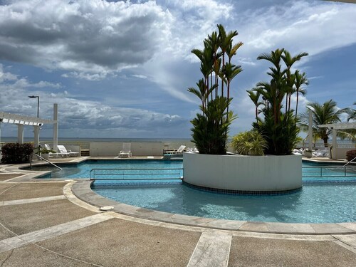 Waterfront Luxury 3BR Condo in Westmoorings