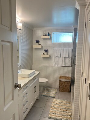 Unclassified image, 3 of 19, button - Waterfront Luxury 3BR Condo in Westmoorings (westmoorings by the sea)