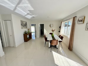 Dining - Modern 3BR Oasis Near Beach & Wilton Drive (Wilton Manors)