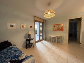 2 bedrooms, Internet - Lovely private garden apartment for four in Grado (Grado)